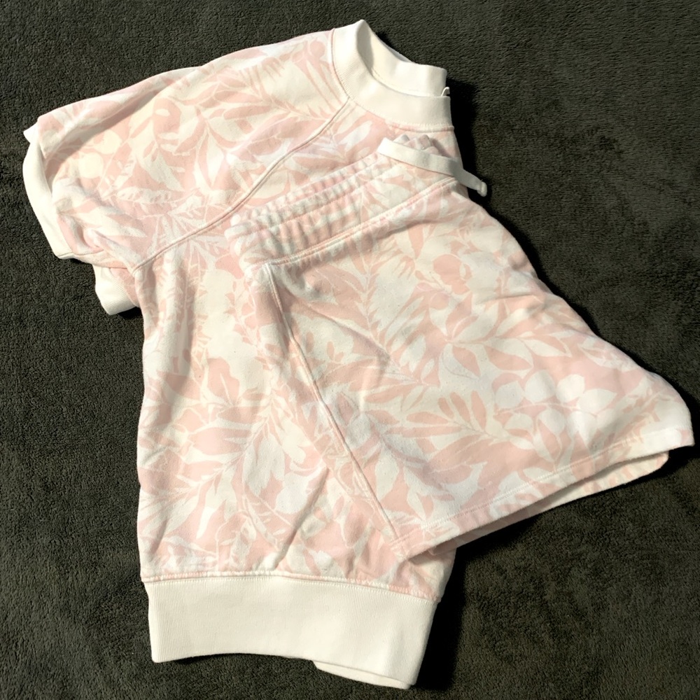 GAP Pink and White Patterned Sweatshirt and shorts
